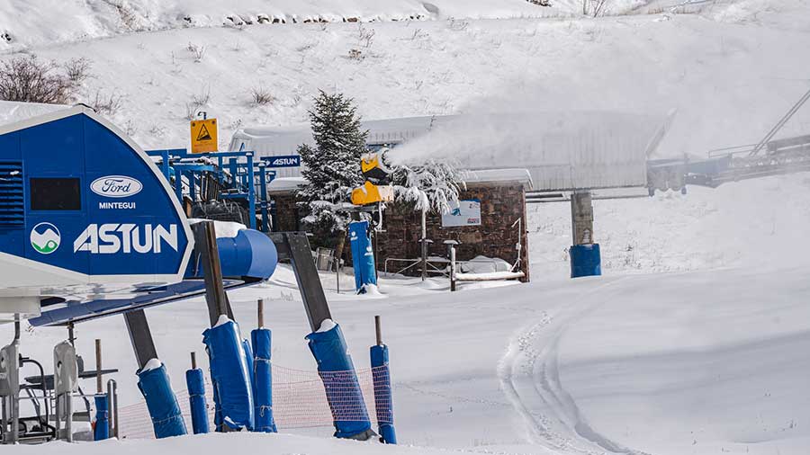 Alójate con nosotros, recoge tu forfait y disfruta de la nieve desde Canfranc Family